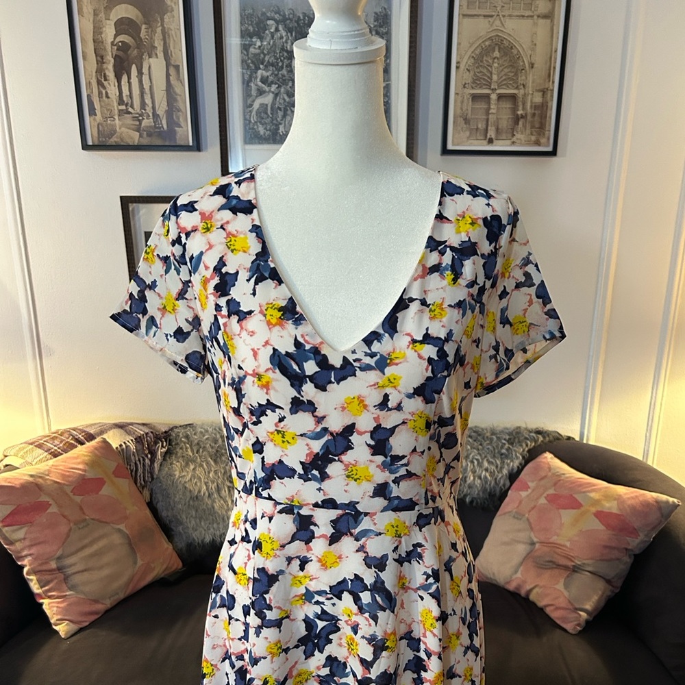 Elorie Floral V-neck Dress Sz M